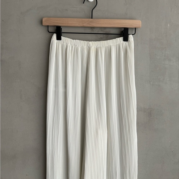 GOOD AMERICAN White Plisse Georgette Wide Leg Pleated Pants - Picture 6 of 9
